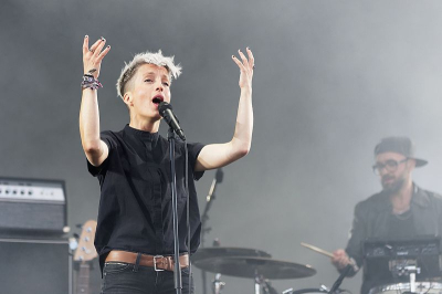 Jeanne Added en concert lors du festival des vieilles charrues 2016