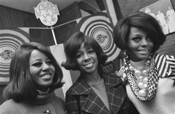 Cindy Birdsong, Mary Wilson & Diana Ross (The Supremes) à une conférence de presse à l'hôtel Hilton, Amsterdam, le 15 Jan. 1968